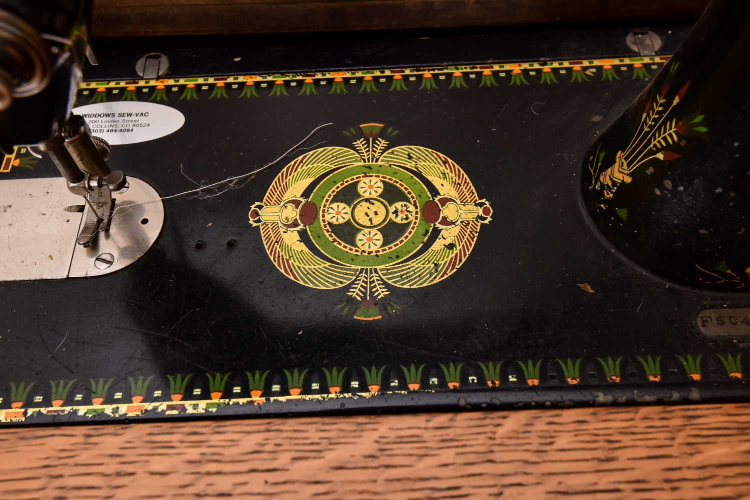 Antique Singer Sewing Machine in Cabinet No. 31