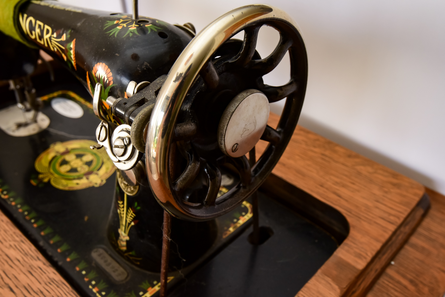 Antique Singer Sewing Machine in Cabinet No. 31