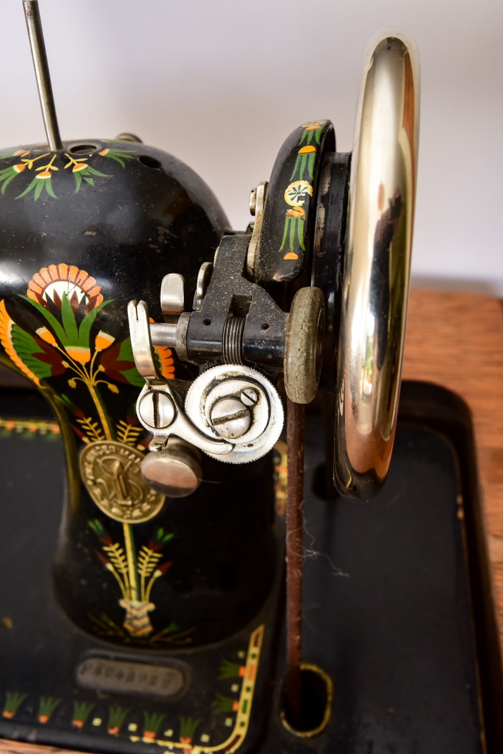 Antique Singer Sewing Machine in Cabinet No. 31