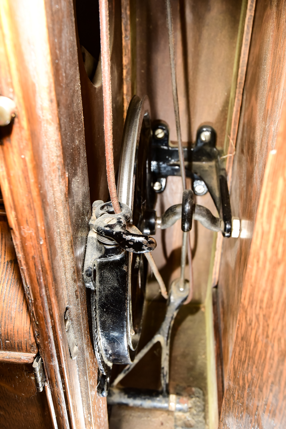 Antique Singer Sewing Machine in Cabinet No. 31