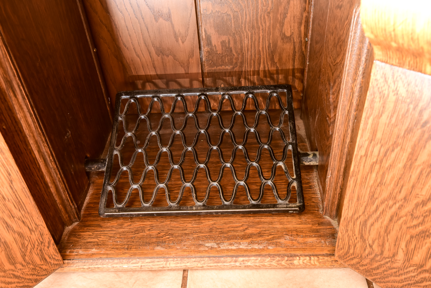 Antique Singer Sewing Machine in Cabinet No. 31