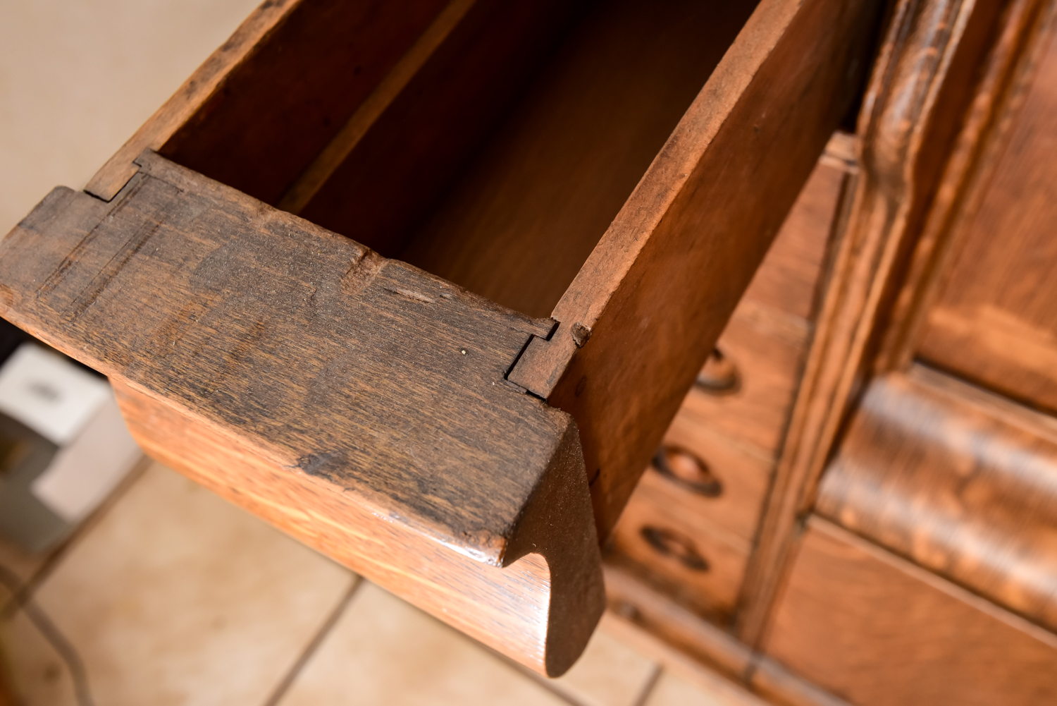 Antique Singer Sewing Machine in Cabinet No. 31