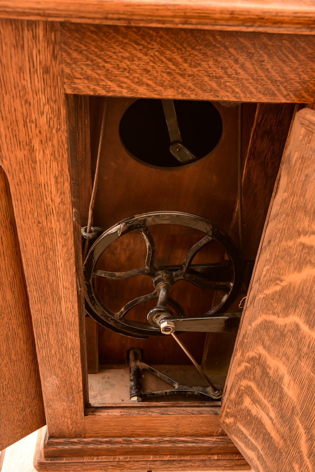 Antique Singer Sewing Machine in Cabinet No. 31