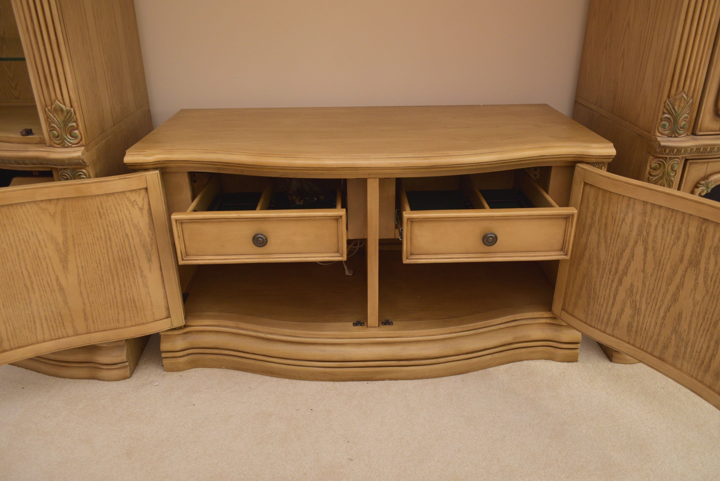 Michael Amini by Aico Entertainment Center