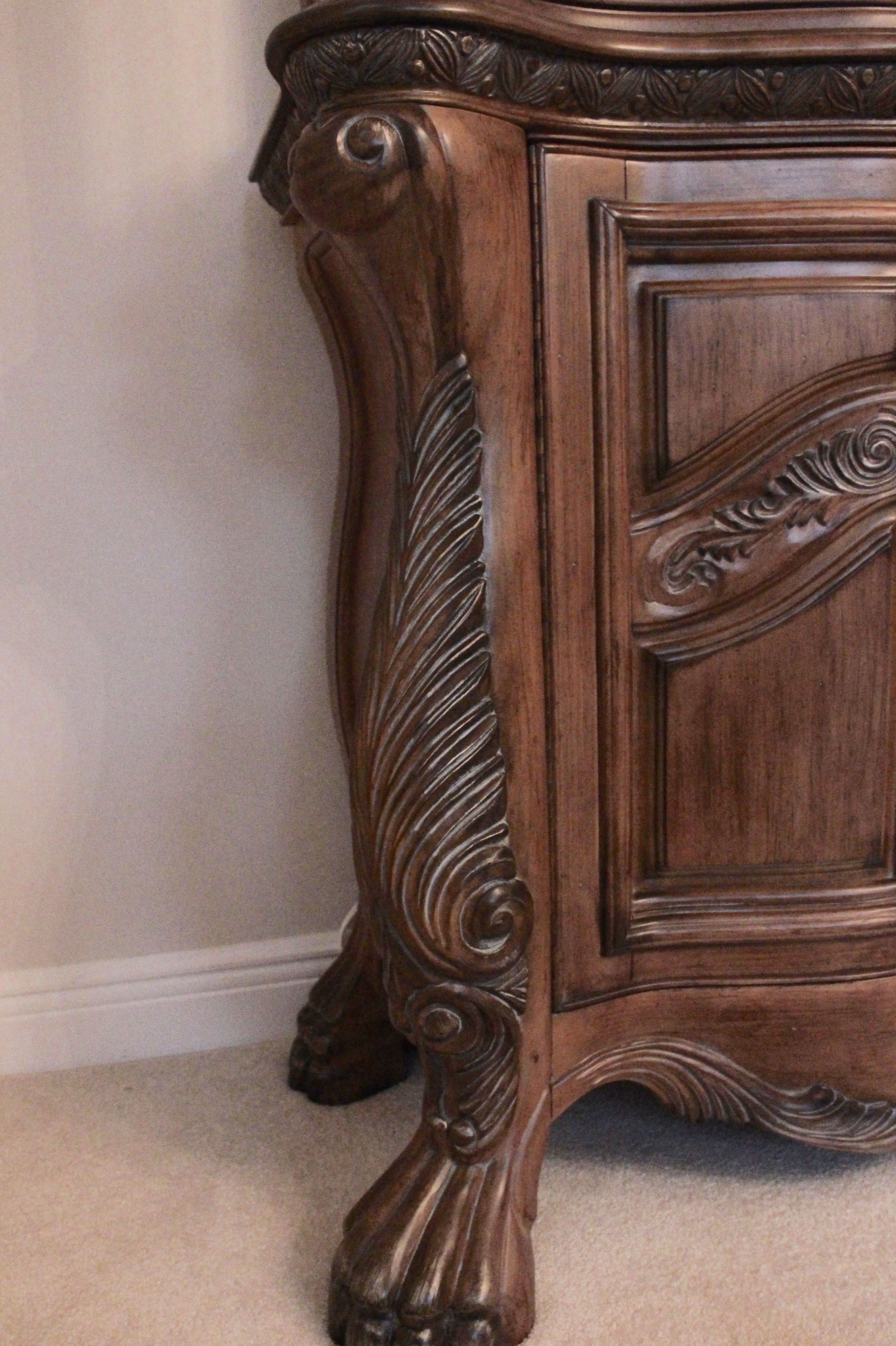 Michael Amini Signature Series Breakfront China Cabinet