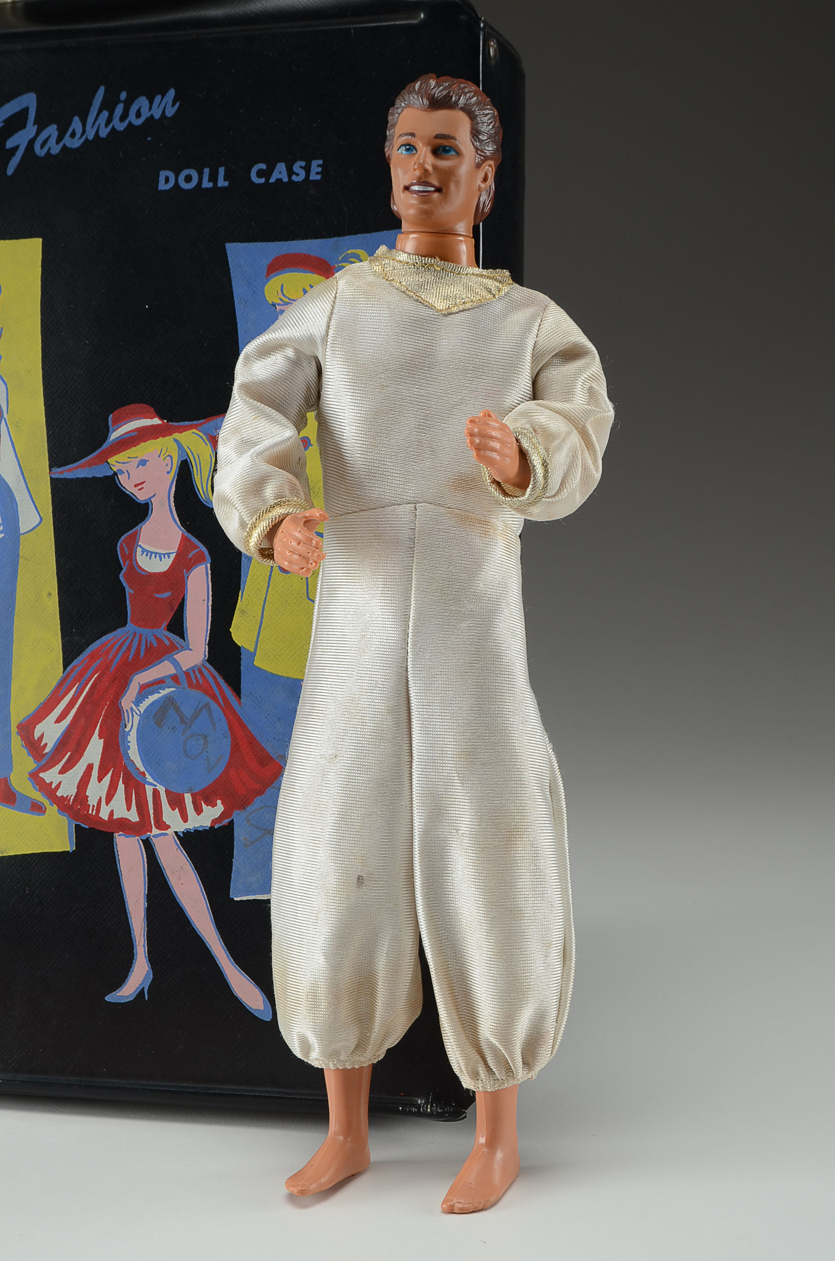 1960s Teen Fashion Doll Case with Four Dolls