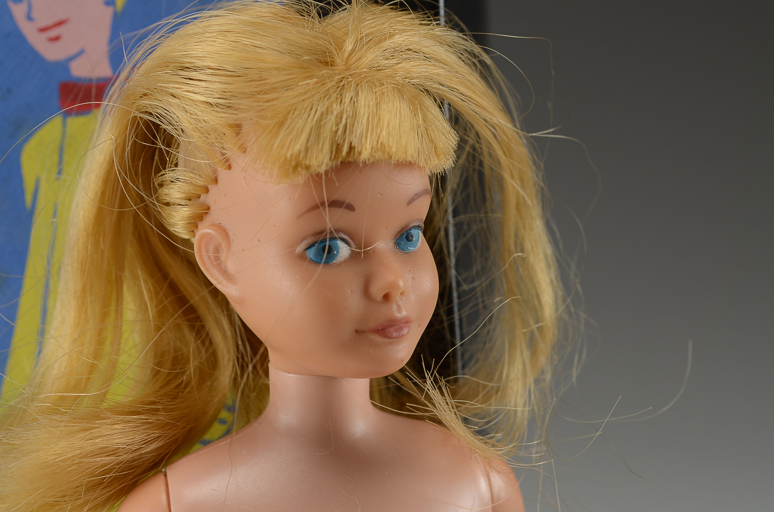 1960s Teen Fashion Doll Case with Four Dolls