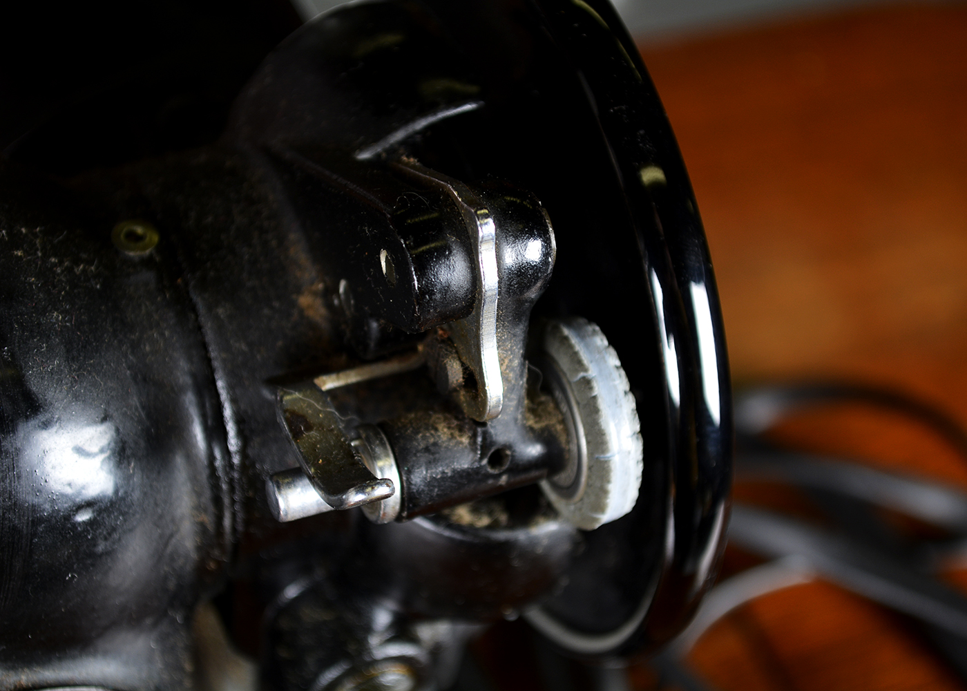 Vintage Singer 42 Art Deco Cabinet with Singer Sewing Machine