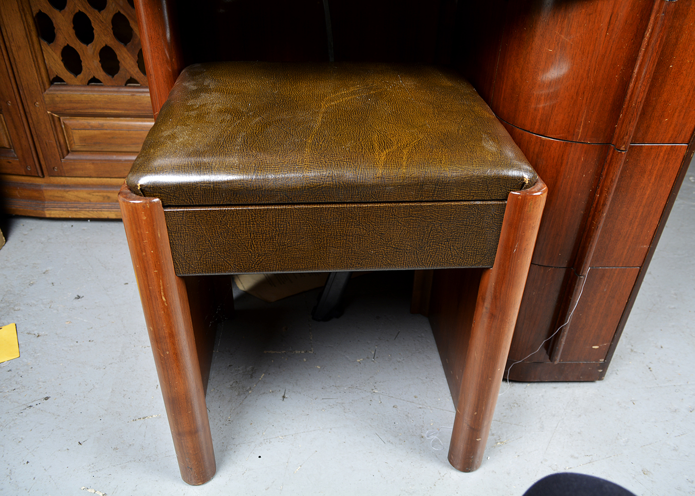 Vintage Singer 42 Art Deco Cabinet with Singer Sewing Machine