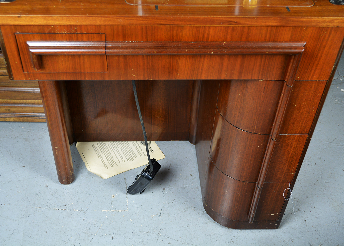 Vintage Singer 42 Art Deco Cabinet with Singer Sewing Machine