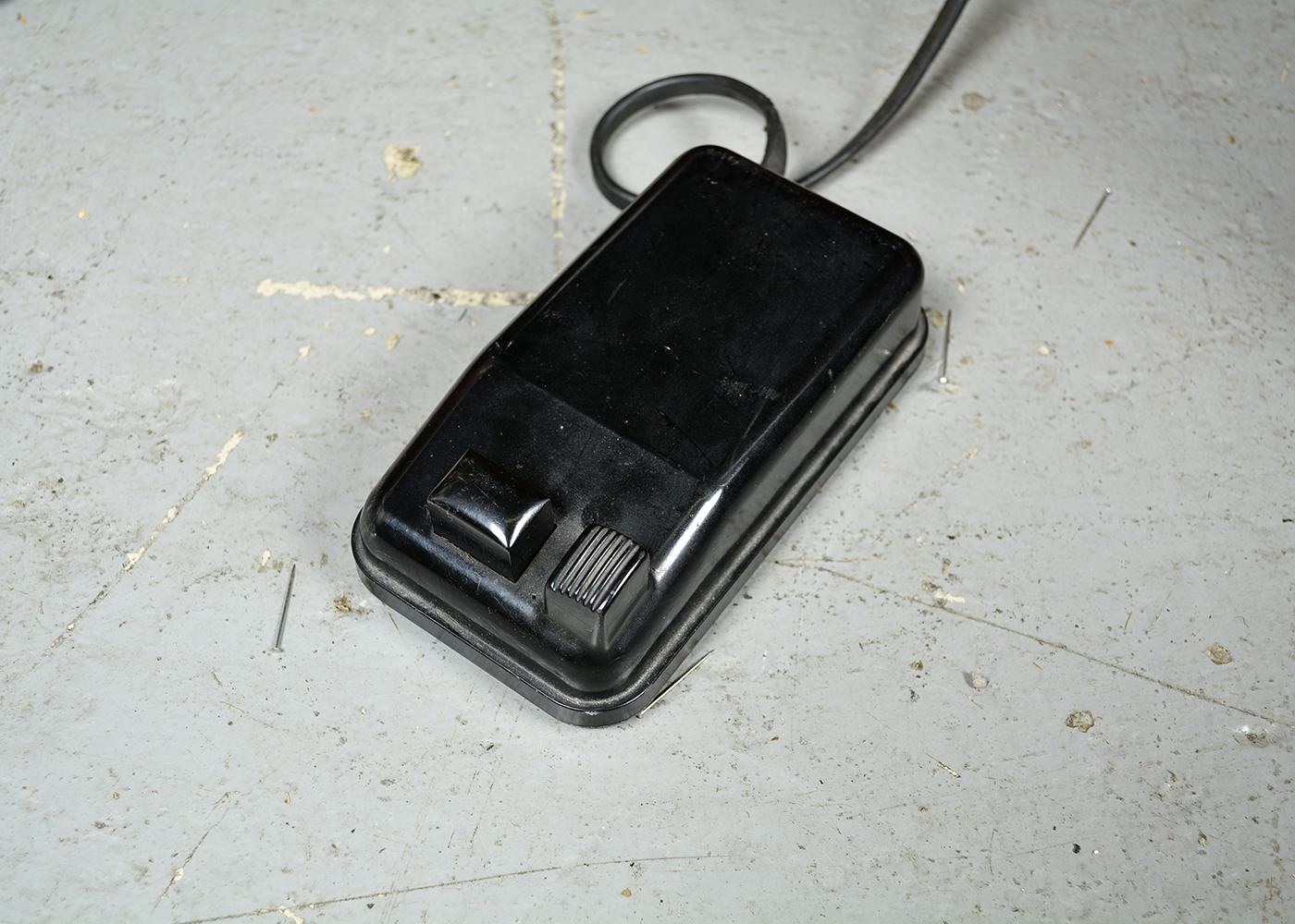 Vintage Singer 42 Art Deco Cabinet with Singer Sewing Machine