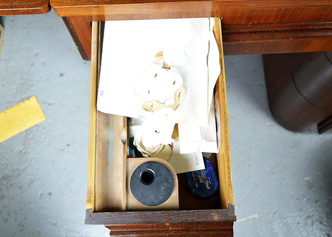 Vintage Singer 42 Art Deco Cabinet with Singer Sewing Machine