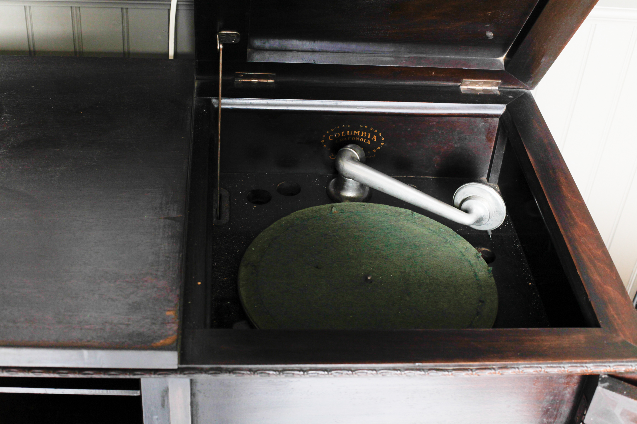 Vintage Columbia Grafonola Hand Crank Phonograph Cabinet