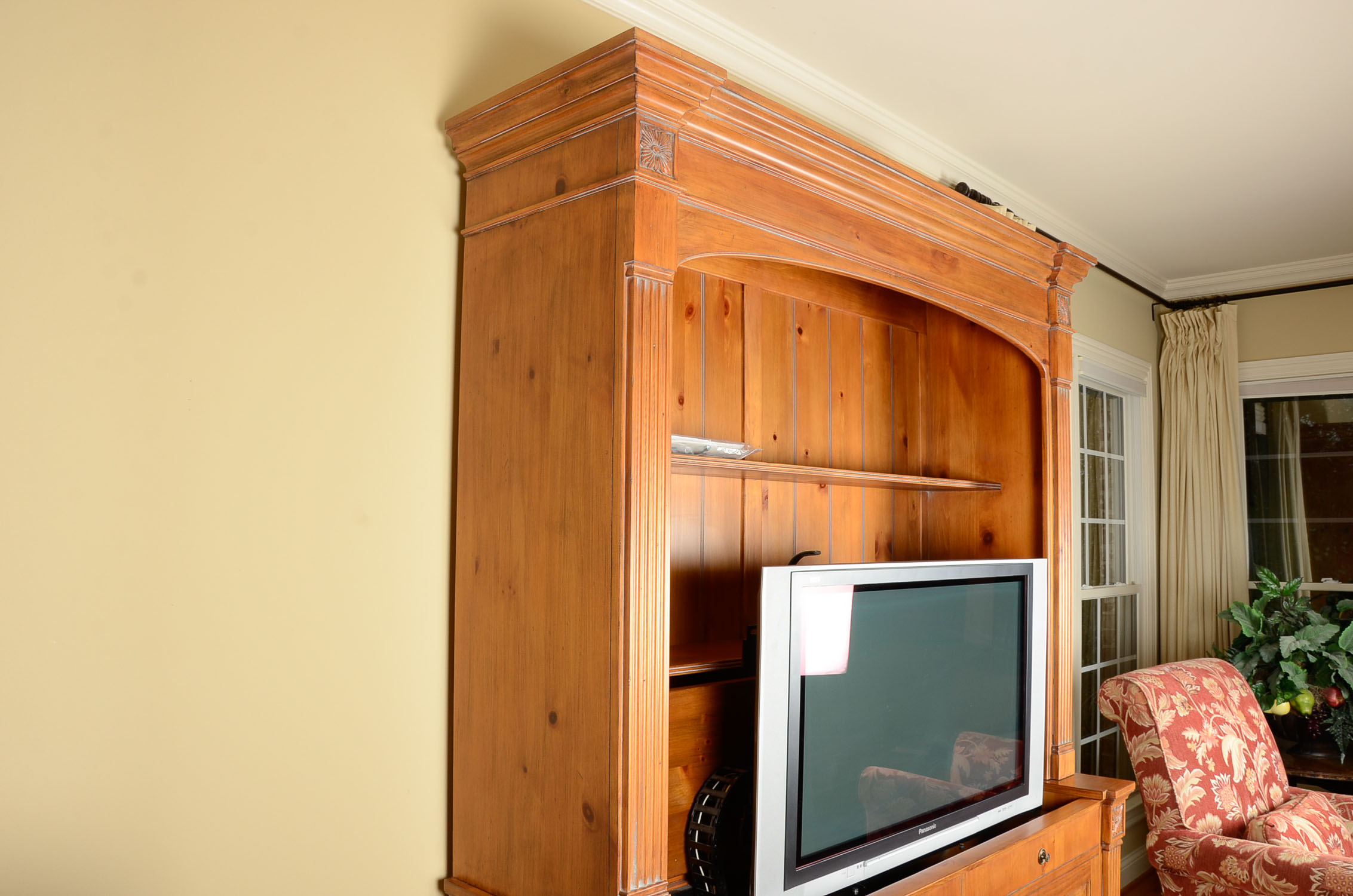 Entertainment Center by Ethan Allen with Liftbox Mechanism