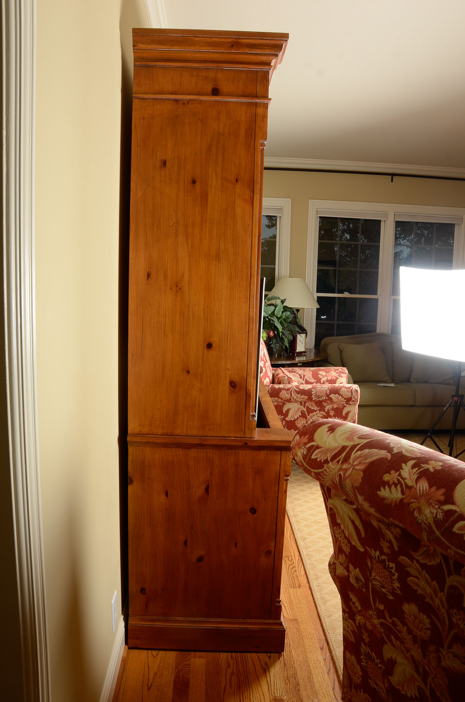 Entertainment Center by Ethan Allen with Liftbox Mechanism