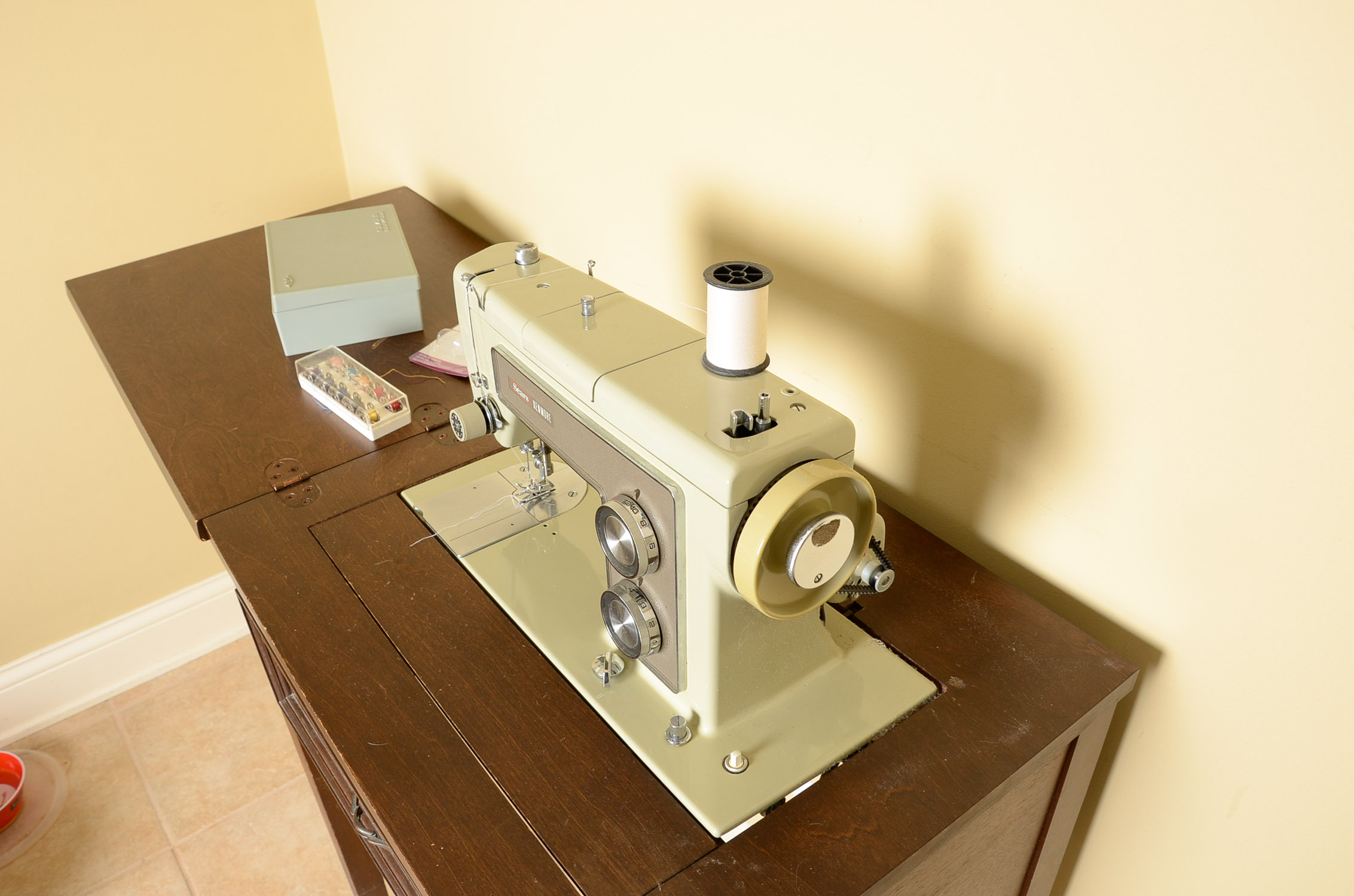 Vintage Sears Kenmore Zig Zag Sewing Machine