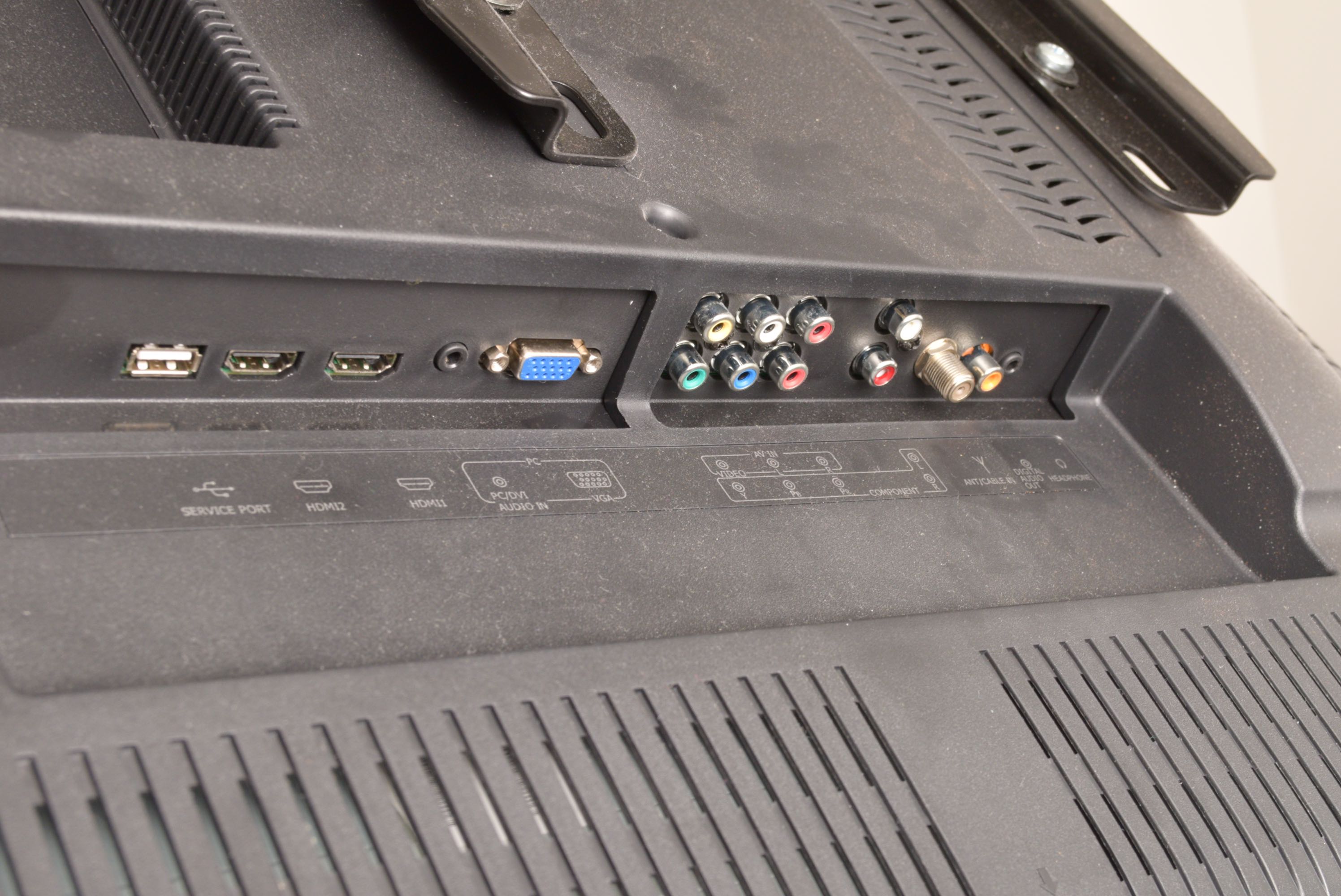 Dynex 40" LCD  HDTV with Adjustable Wall Mount