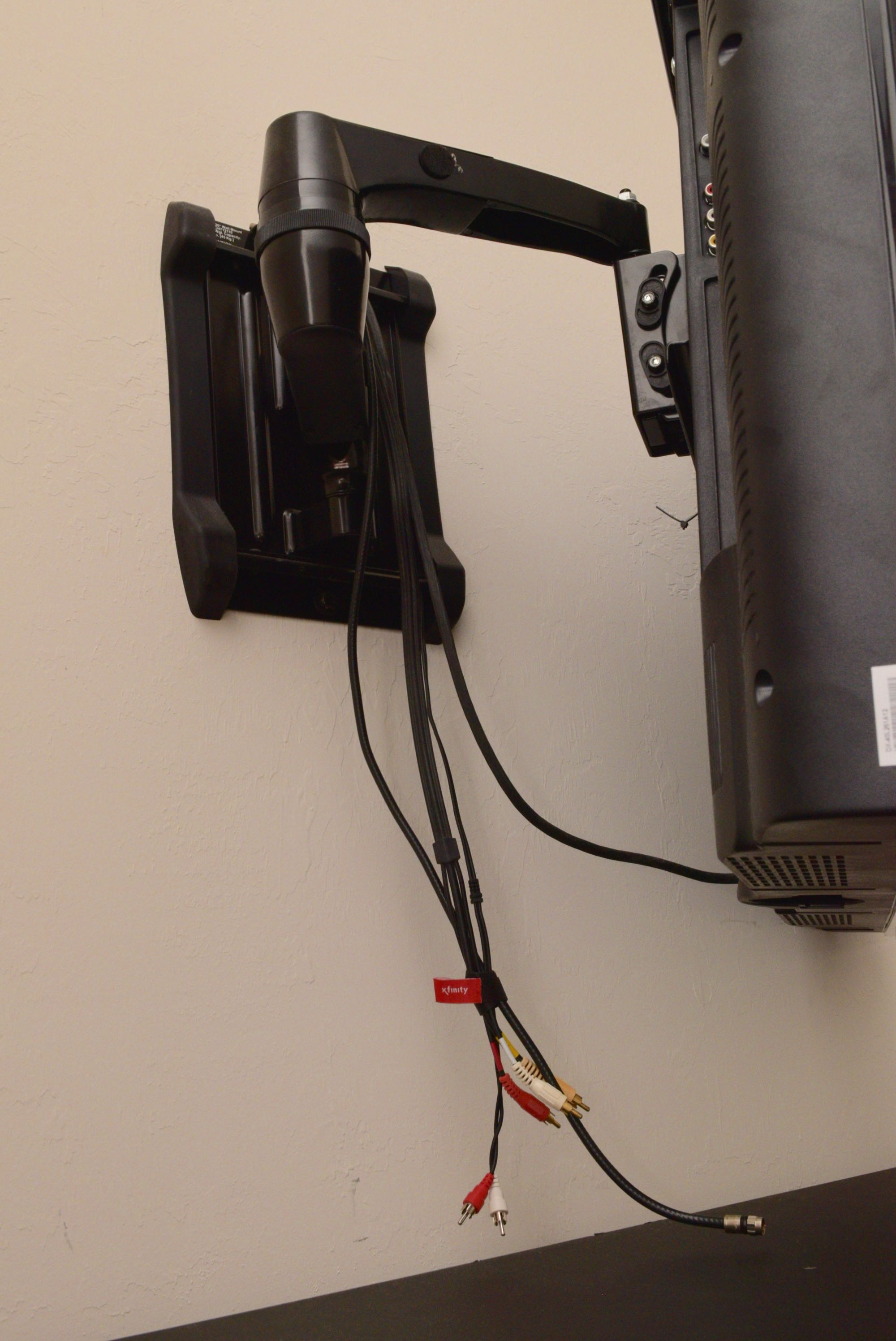 Dynex 40" LCD  HDTV with Adjustable Wall Mount