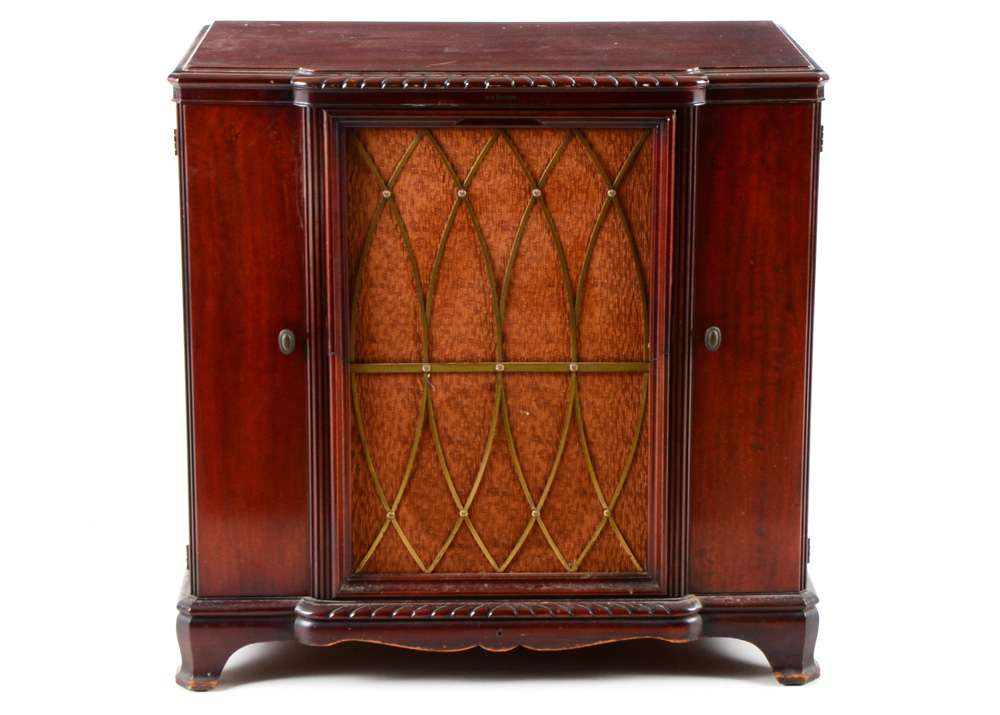 RCA Victor Radio-Phonograph Console by Victrola Model 612V3