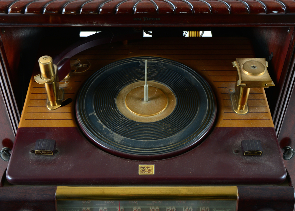 RCA Victor Radio-Phonograph Console by Victrola Model 612V3