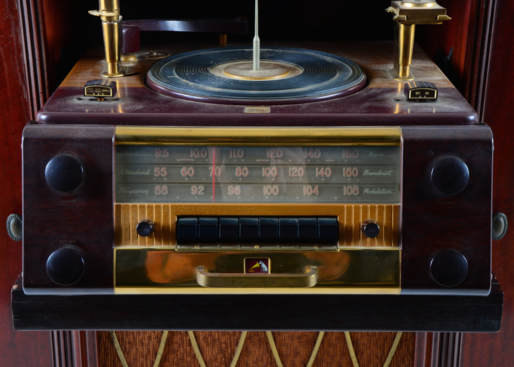 RCA Victor Radio-Phonograph Console by Victrola Model 612V3