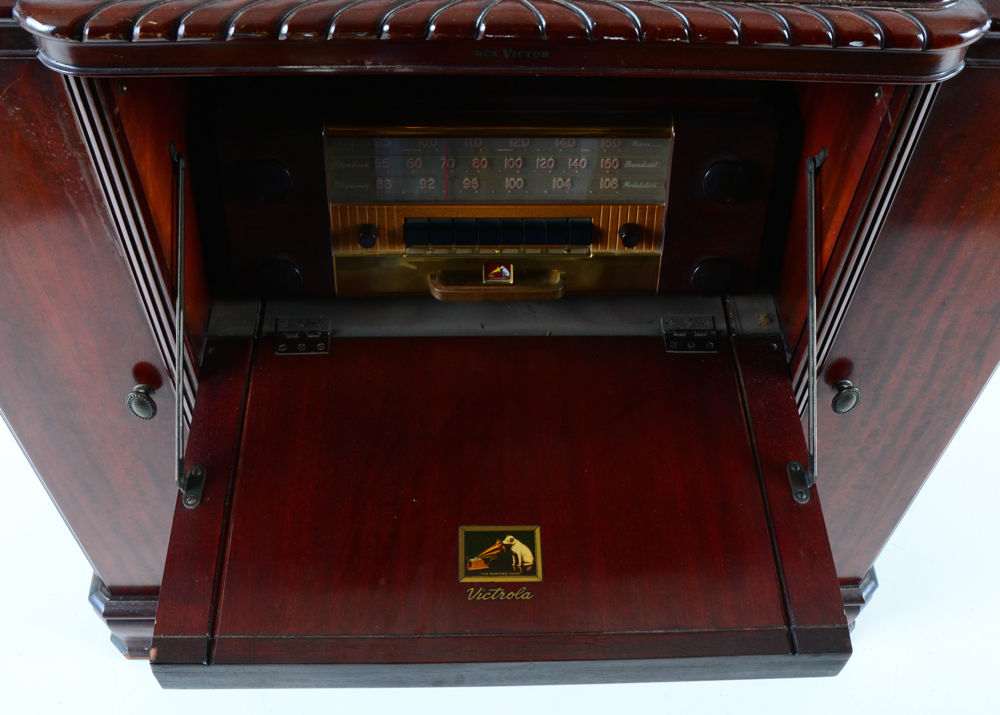 RCA Victor Radio-Phonograph Console by Victrola Model 612V3