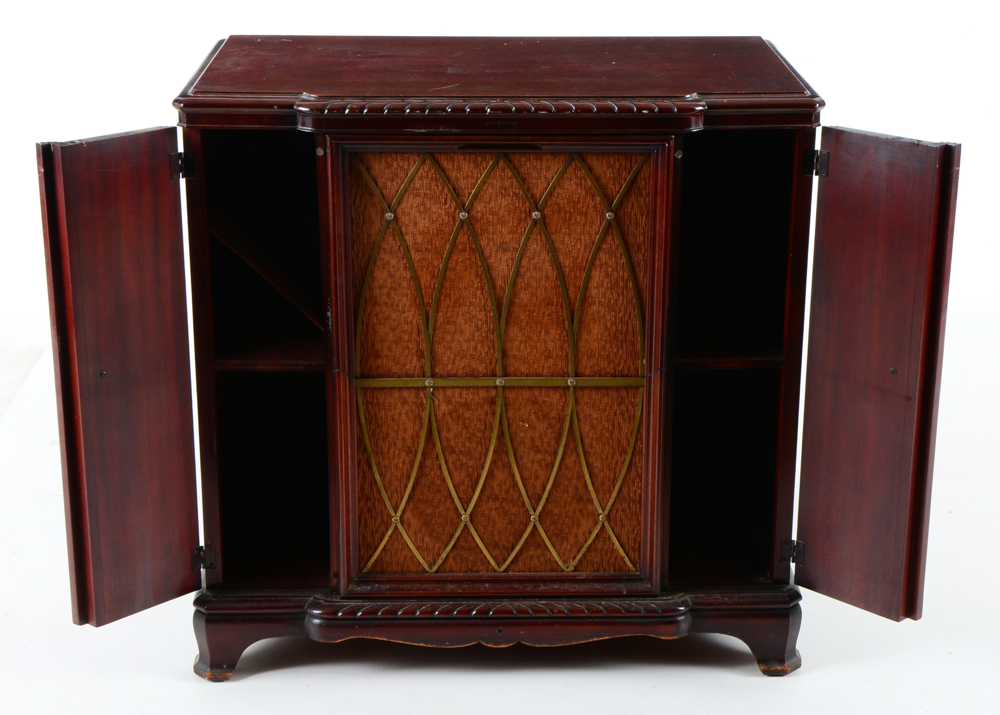 RCA Victor Radio-Phonograph Console by Victrola Model 612V3