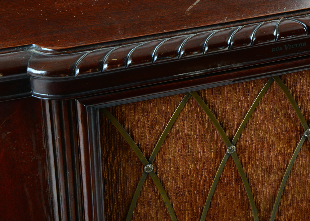 RCA Victor Radio-Phonograph Console by Victrola Model 612V3