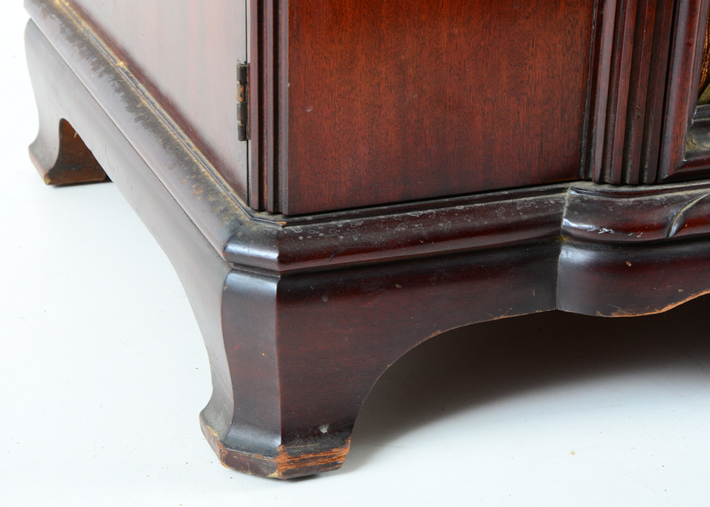 RCA Victor Radio-Phonograph Console by Victrola Model 612V3