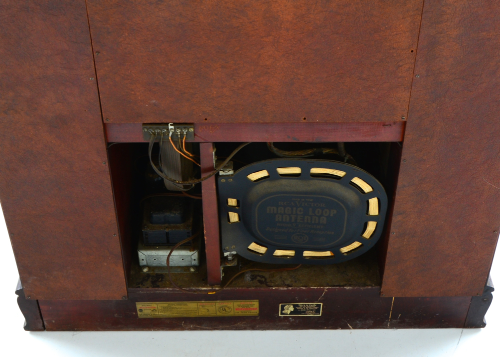 RCA Victor Radio-Phonograph Console by Victrola Model 612V3