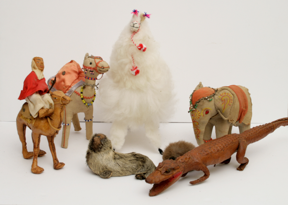 Vintage World Traveler Animal Souvenirs Collection