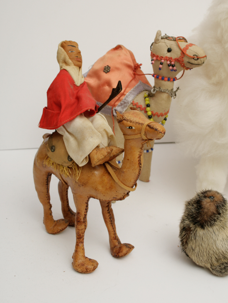 Vintage World Traveler Animal Souvenirs Collection