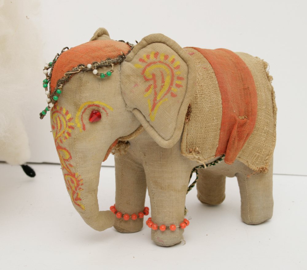 Vintage World Traveler Animal Souvenirs Collection