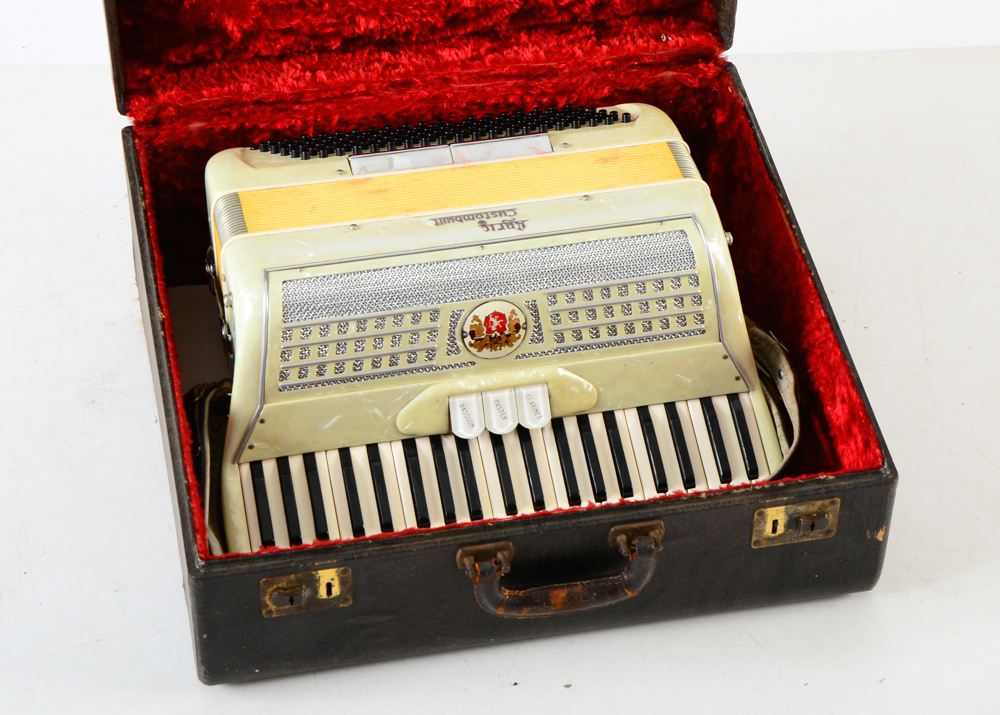 Vintage Lyric Custombuilt Accordion in Case