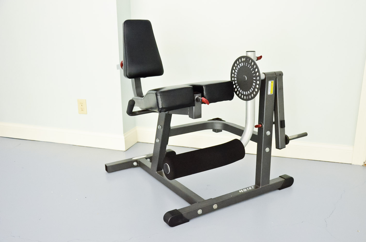 Hoist Leg Extension Machine