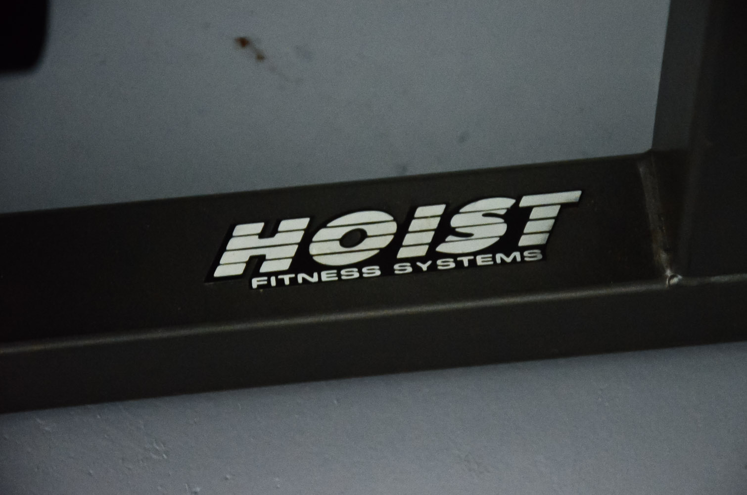 Hoist Leg Extension Machine