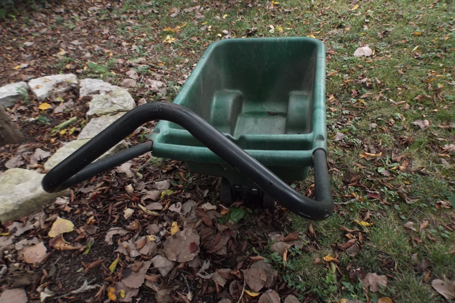 Scott's Plastic Bucket Wheelbarrow