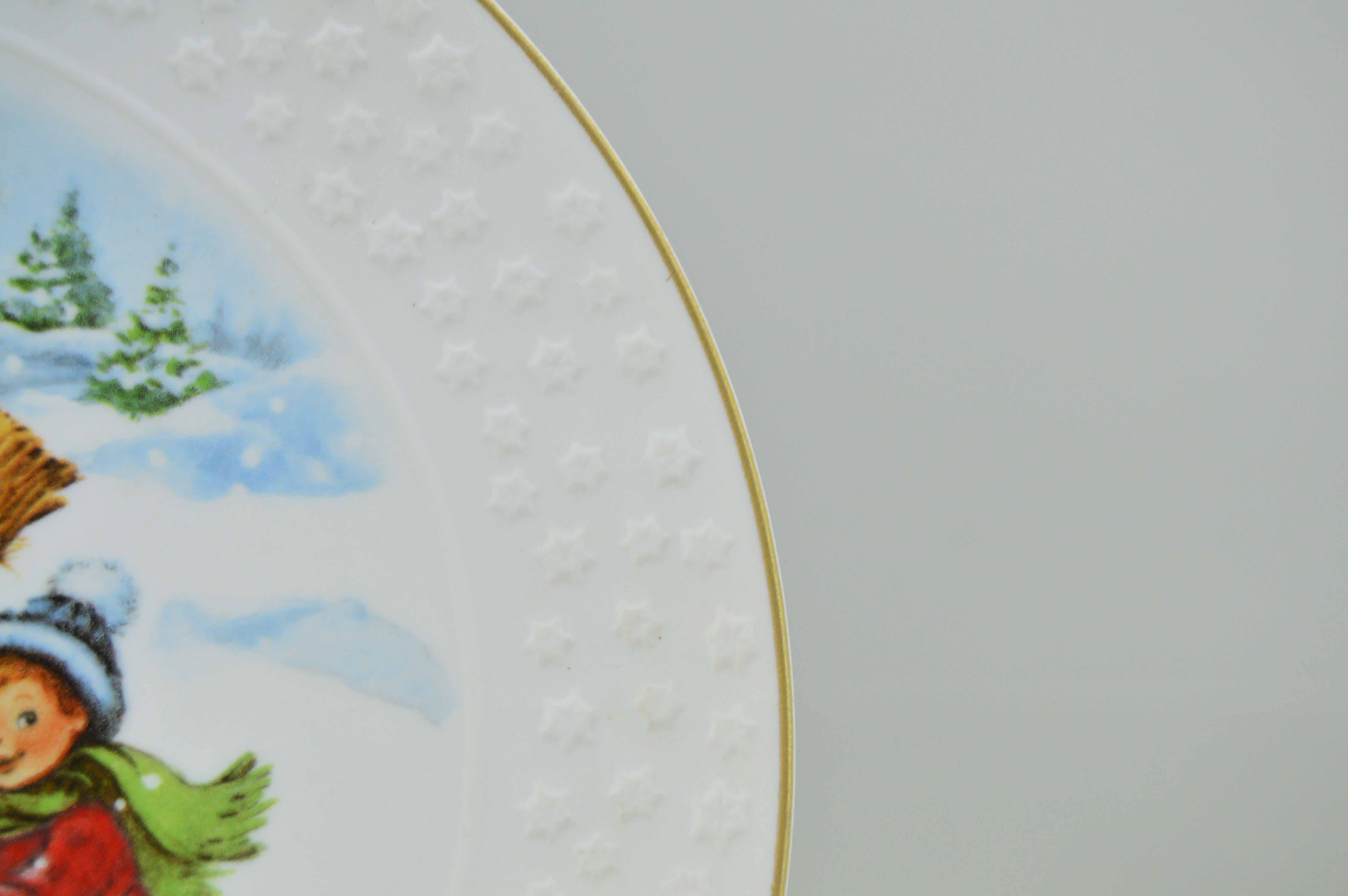 Pair of Vintage Gold Trimmed Christmas Plates by Avon