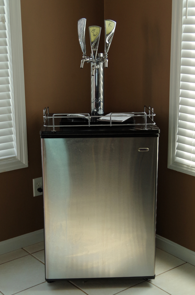 Haier BrewMaster Beer Dispenser Home Kegerator