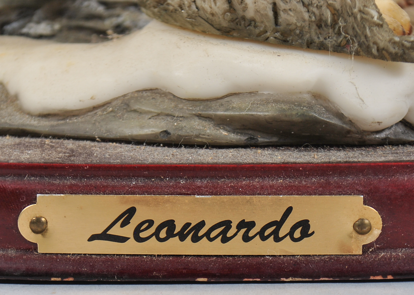 Leonardo Collection Wolf Sculpture