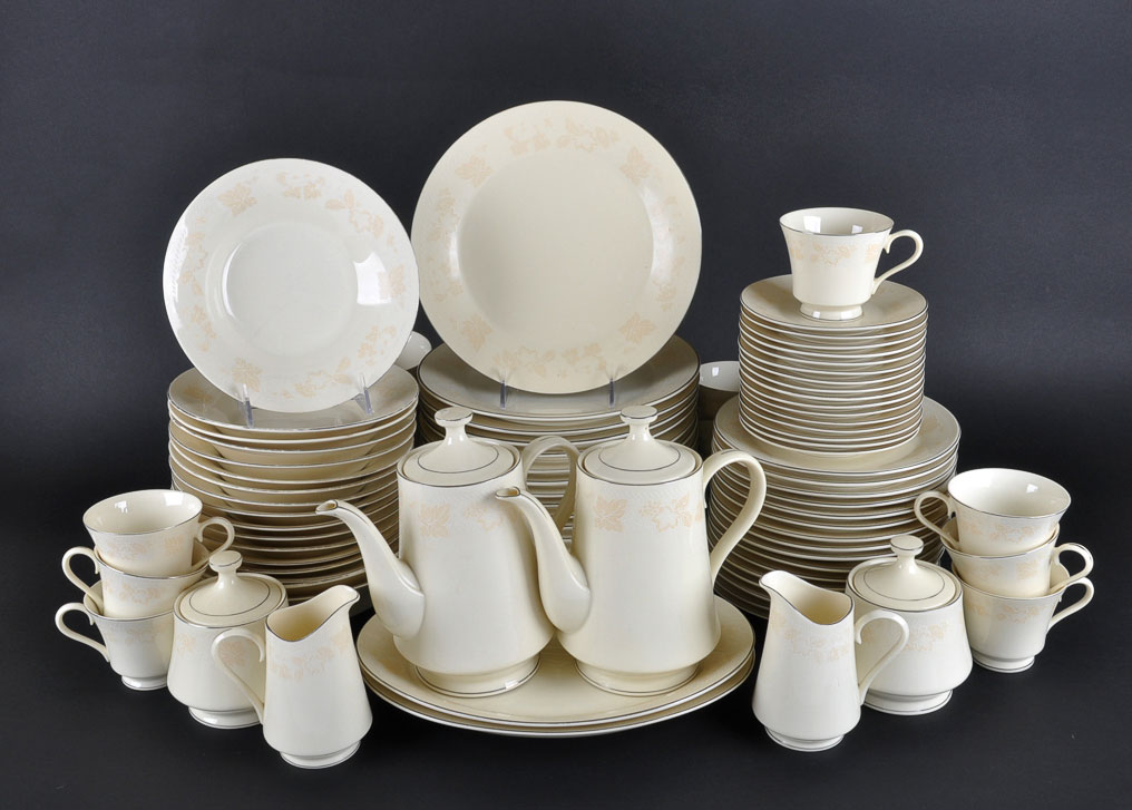 Budlet Fine China Ivory 86 Piece Set
