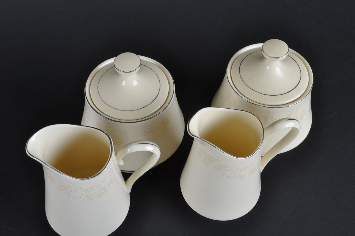 Budlet Fine China Ivory 86 Piece Set