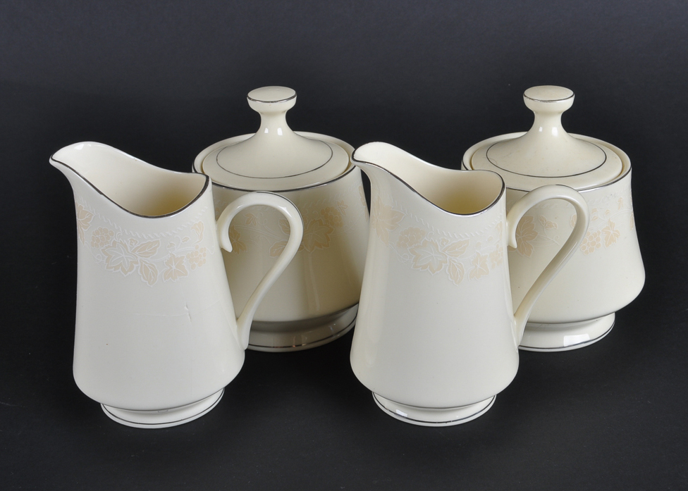 Budlet Fine China Ivory 86 Piece Set