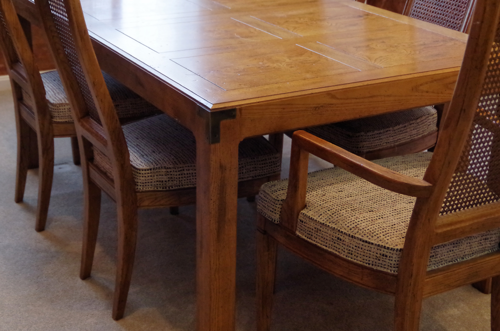 Henredon Dining Table with Two Leaves and Six Chairs