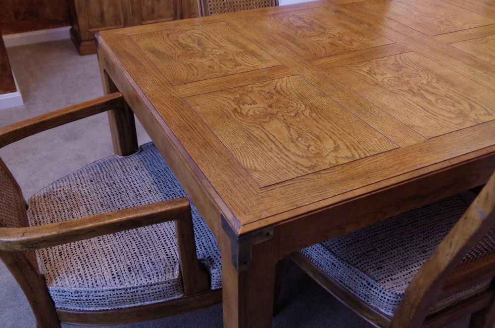 Henredon Dining Table with Two Leaves and Six Chairs