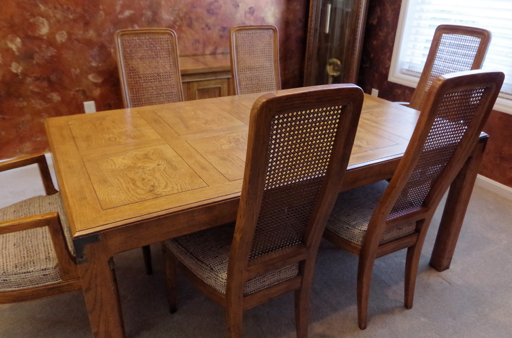 Henredon Dining Table with Two Leaves and Six Chairs
