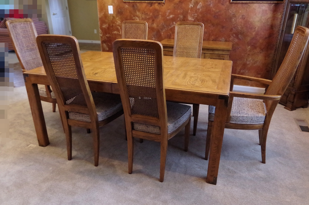 Henredon Dining Table with Two Leaves and Six Chairs