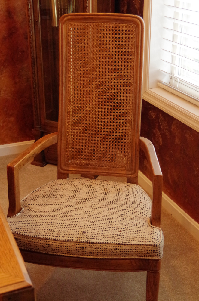 Henredon Dining Table with Two Leaves and Six Chairs