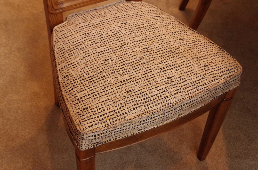 Henredon Dining Table with Two Leaves and Six Chairs