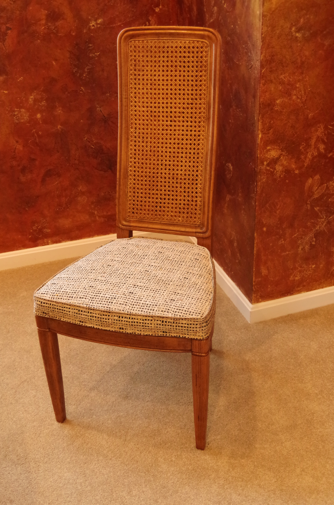 Henredon Dining Table with Two Leaves and Six Chairs